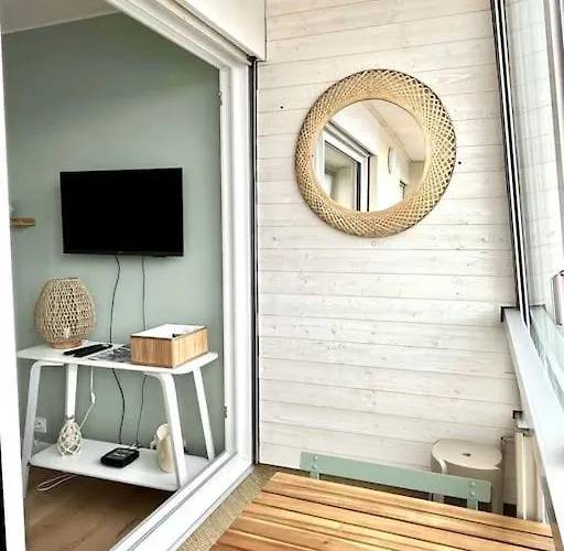 Bord De Mer, Acces Direct